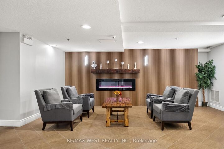 Property Photo:  4 Dayspring Circle 208  ON L6P 2Z5 