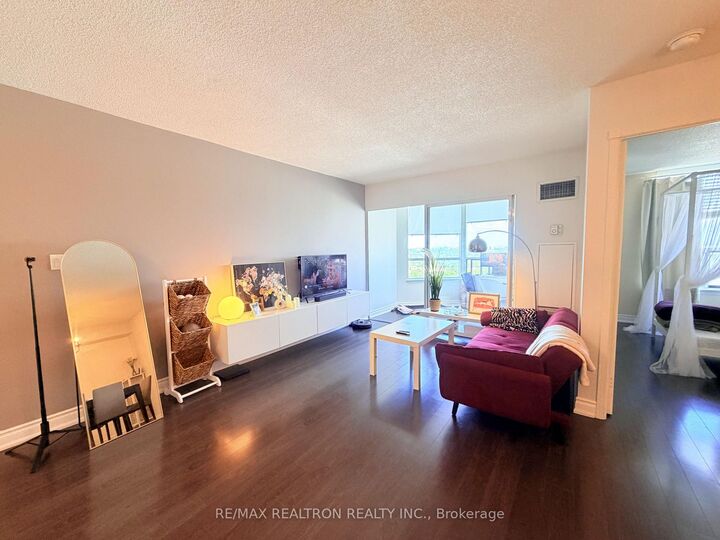 Property Photo:  135 Hillcrest Avenue 2015  ON L5B 4B1 