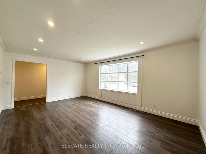 Property Photo: 1070 Fergus Avenue Upper ON L5E 2P1