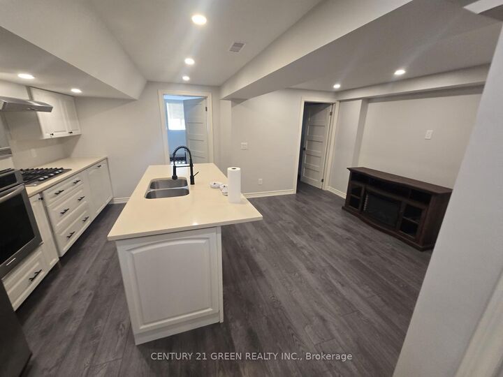 Property Photo:  2483 Old Brompton Way Lower  ON L6M 0J5 