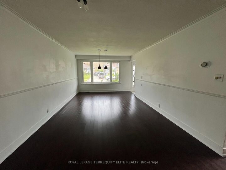 Property Photo:  40 Pender Crescent Main &Amp Upper  ON M1T 2M7 