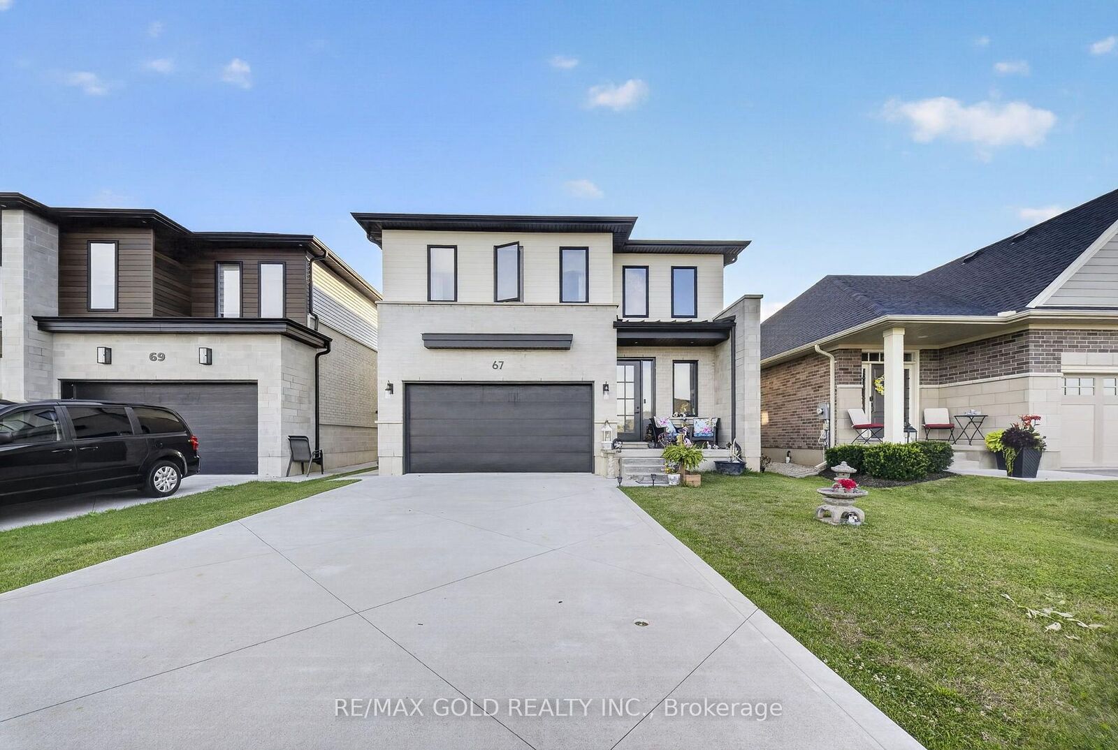 Property Photo: 67 Trailview Drive ON N4G 0K1