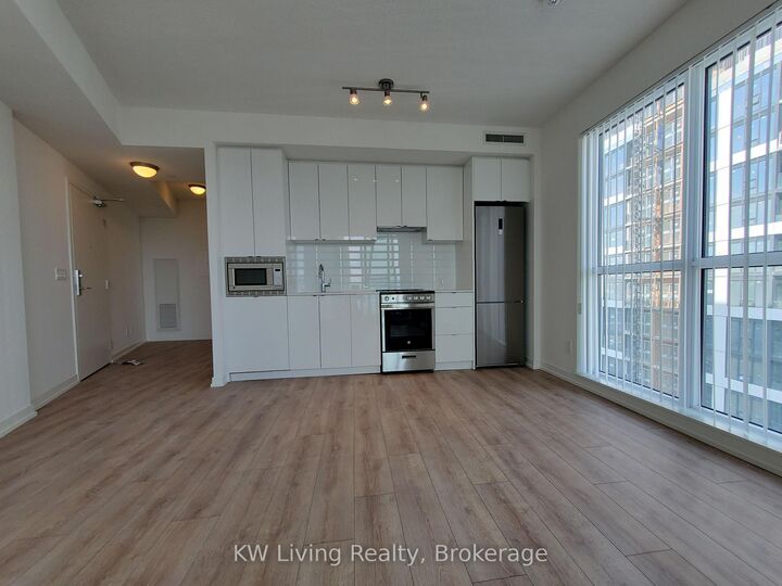 Property Photo:  49 East Liberty Street 2002  ON M6K 0B2 