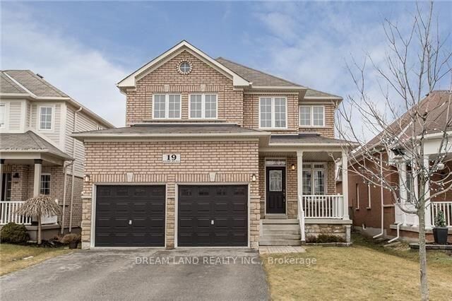 Property Photo:  19 Stuart Avenue N  ON L4M 0A1 