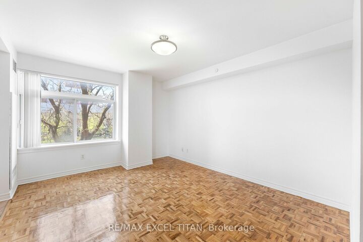 Property Photo:  1407 Dupont Street 404  ON M6H 2B1 
