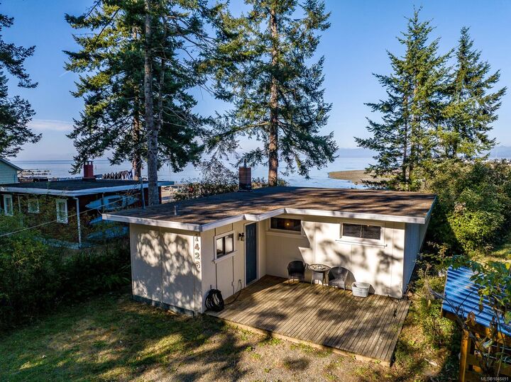 Property Photo:  1426 Wilkinson Rd  BC V9M 4B3 