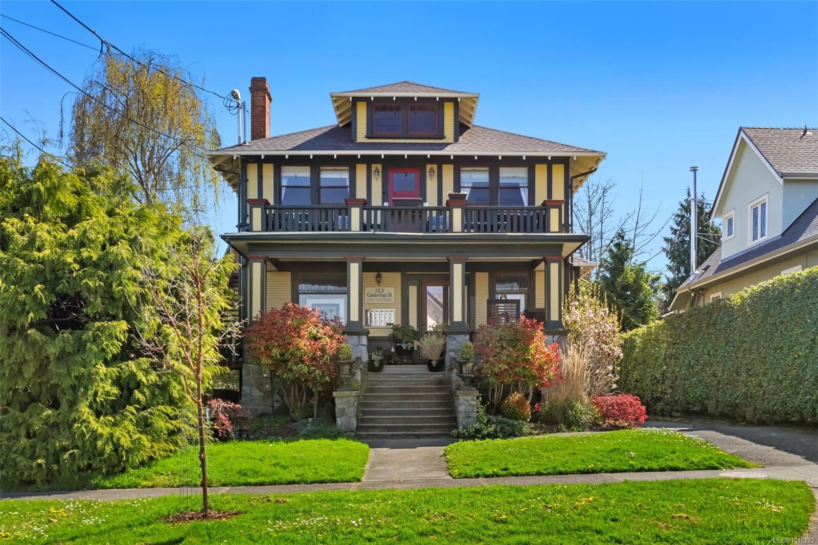 Property Photo: 123 Cambridge St BC V8V 4B1