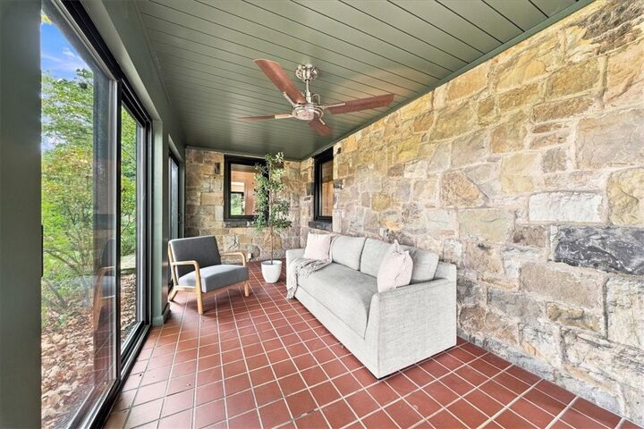 Property Photo: 22 Priscilla Ln PA 15106
