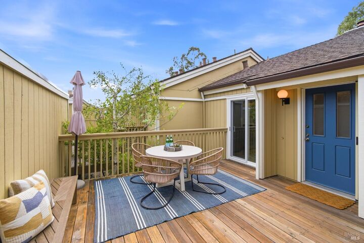 Property Photo:  8 Chaucer Court  CA 94941 