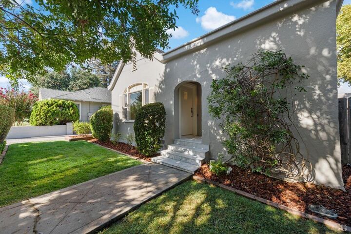 Property Photo:  527 Monroe Street  CA 94559 