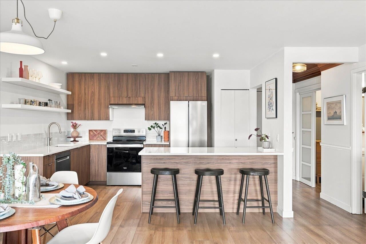 Property Photo:  236 W 2nd Street 207  BC V7M 1C6 