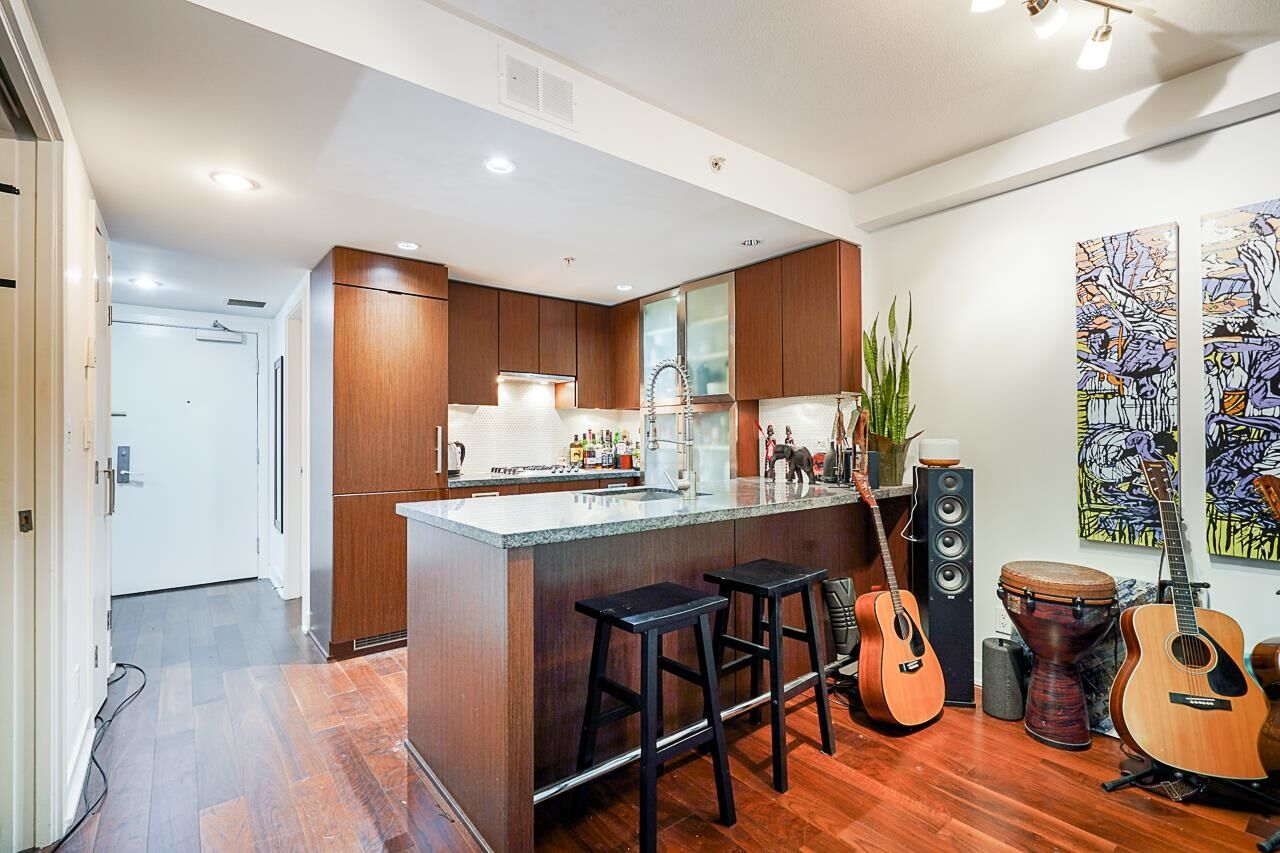 Property Photo:  1055 Richards Street 210  BC V6B 0C2 