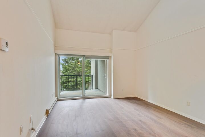 Property Photo:  836 Twelfth Street 202  BC V3M 4K3 