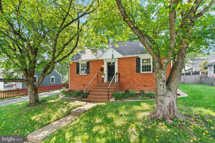 Property Photo:  2902 Summerfield Road  VA 22042 