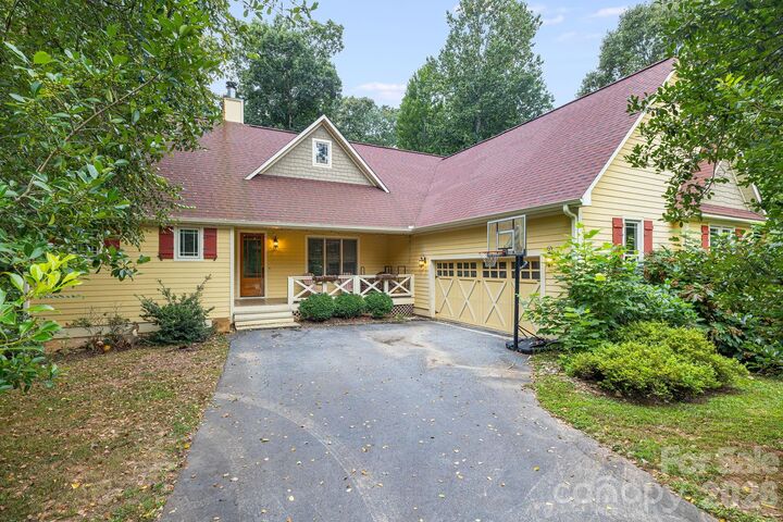 Property Photo:  312 E Forest Place  NC 28715 