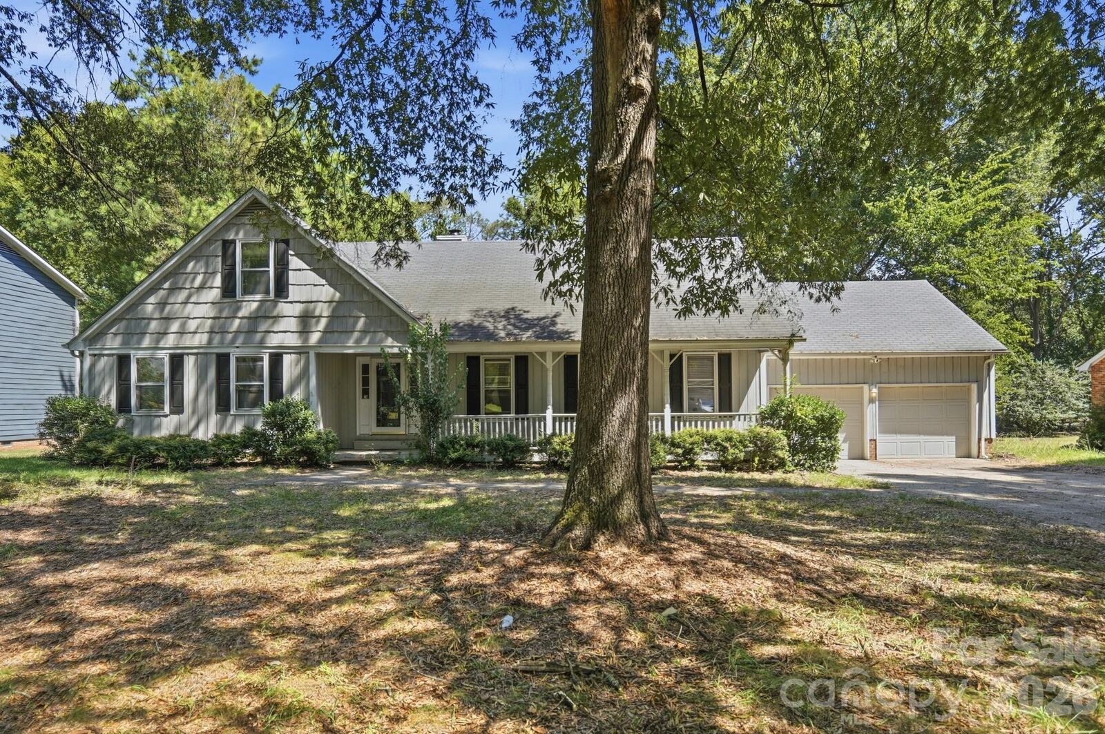 Property Photo: 3321 Chilham Place NC 28226