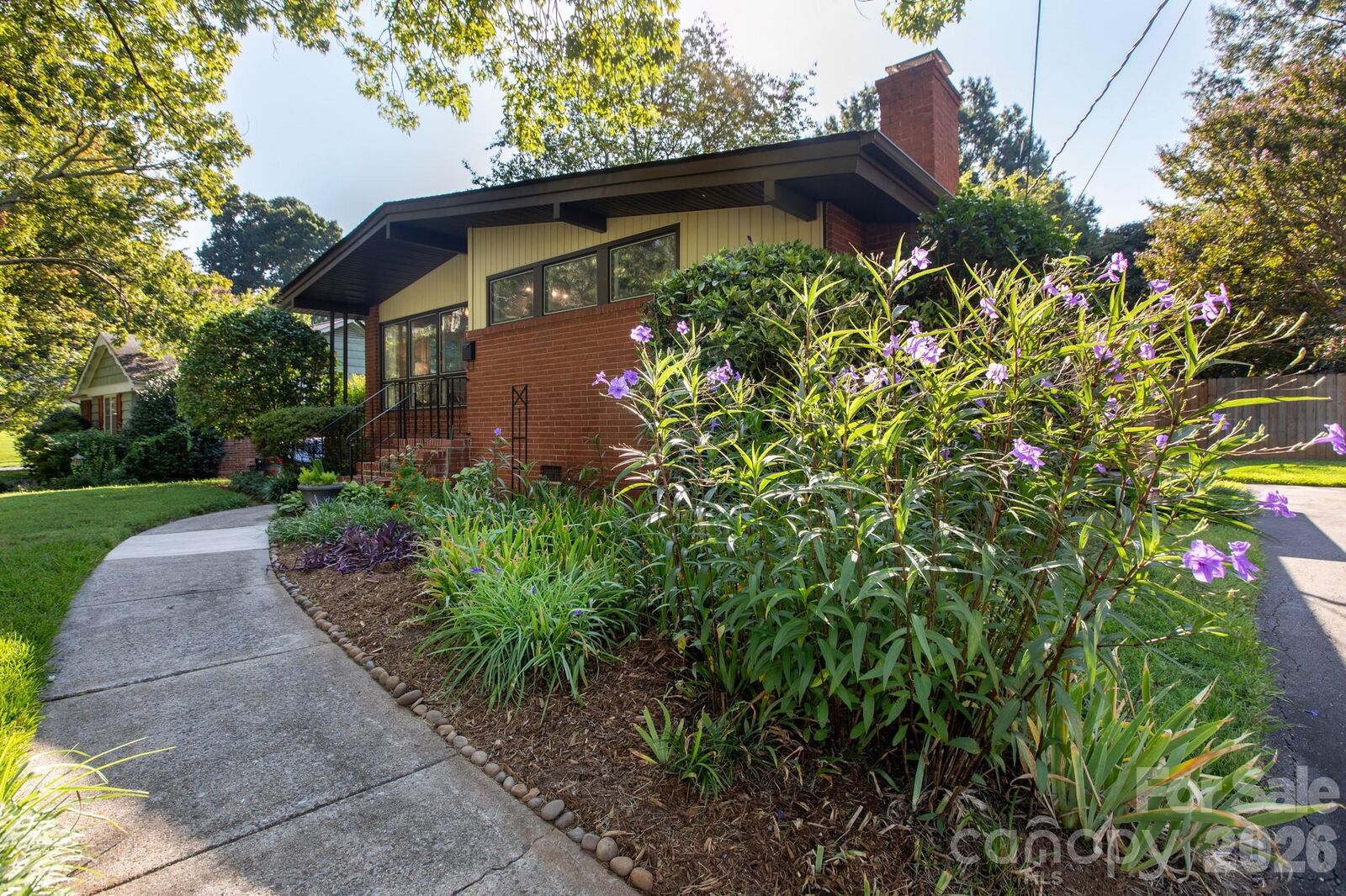 Property Photo:  1526 Briarfield Drive  NC 28205 