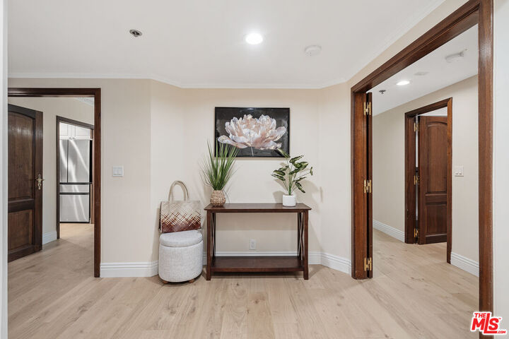 Property Photo:  9249 Burton Way, Unit 302  CA 90210 