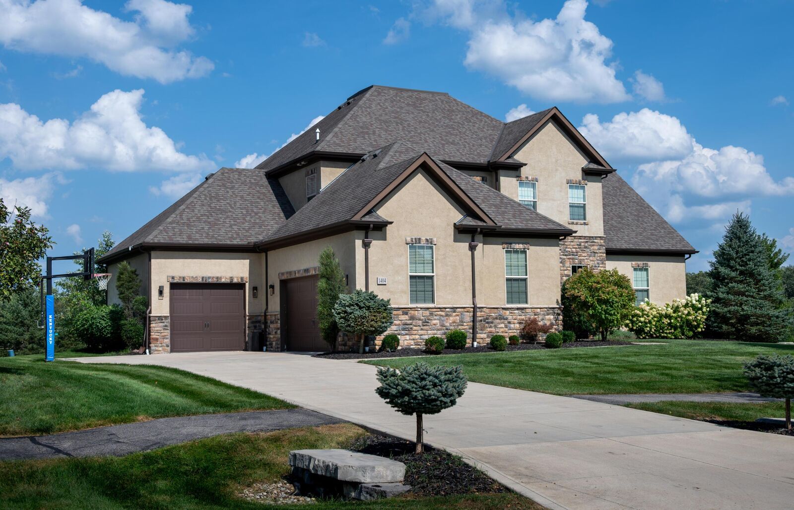 Property Photo:  1404 Guilford Road  OH 43015 