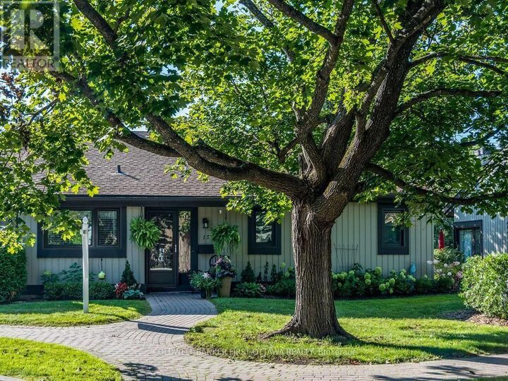 Property Photo: 12 Kittansett Court ON K2S 1B9