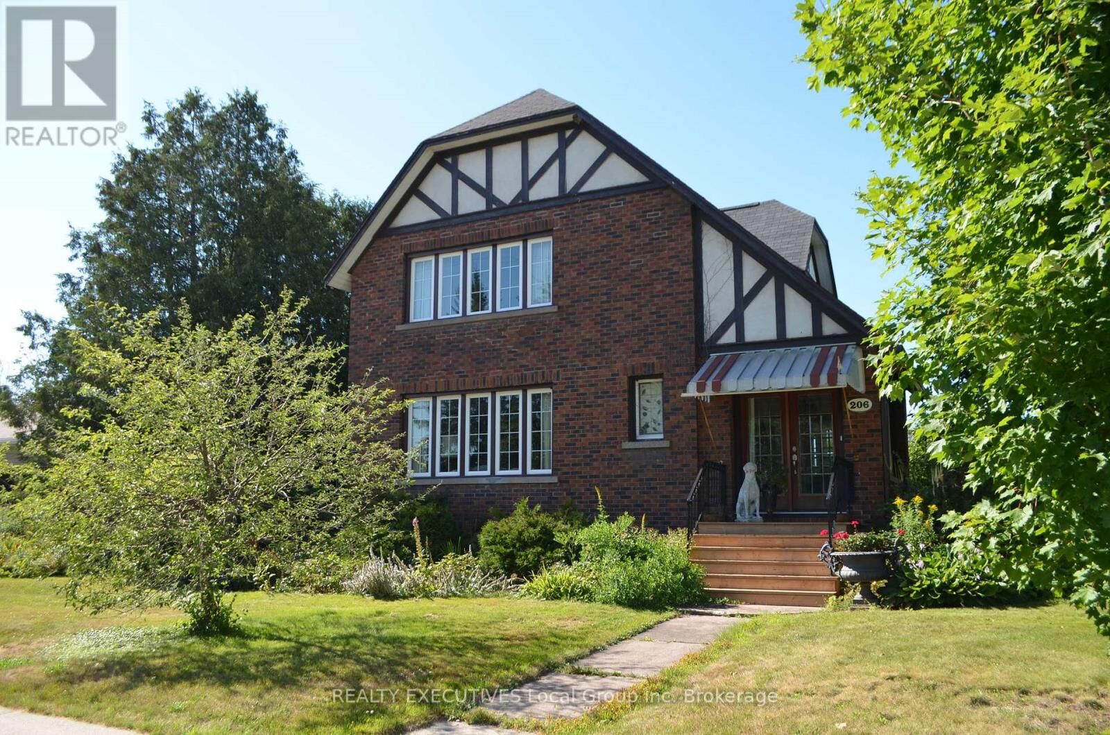 Property Photo:  206 Clark Street North  ON P0H 1Z0 