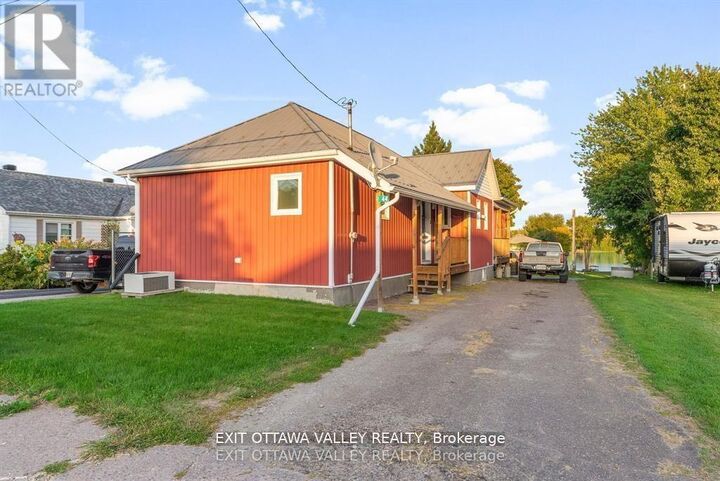 Property Photo:  44 Lacroix Bay Road  ON K0J 2L0 