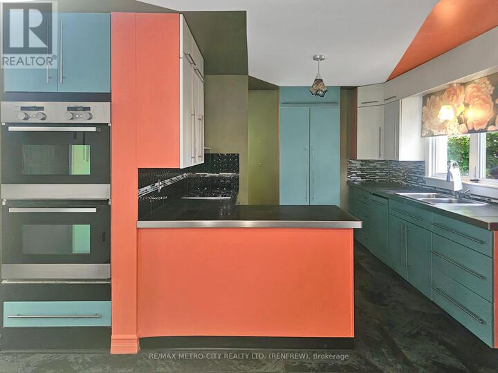 Property Photo: 478 New Street ON K7V 1G8