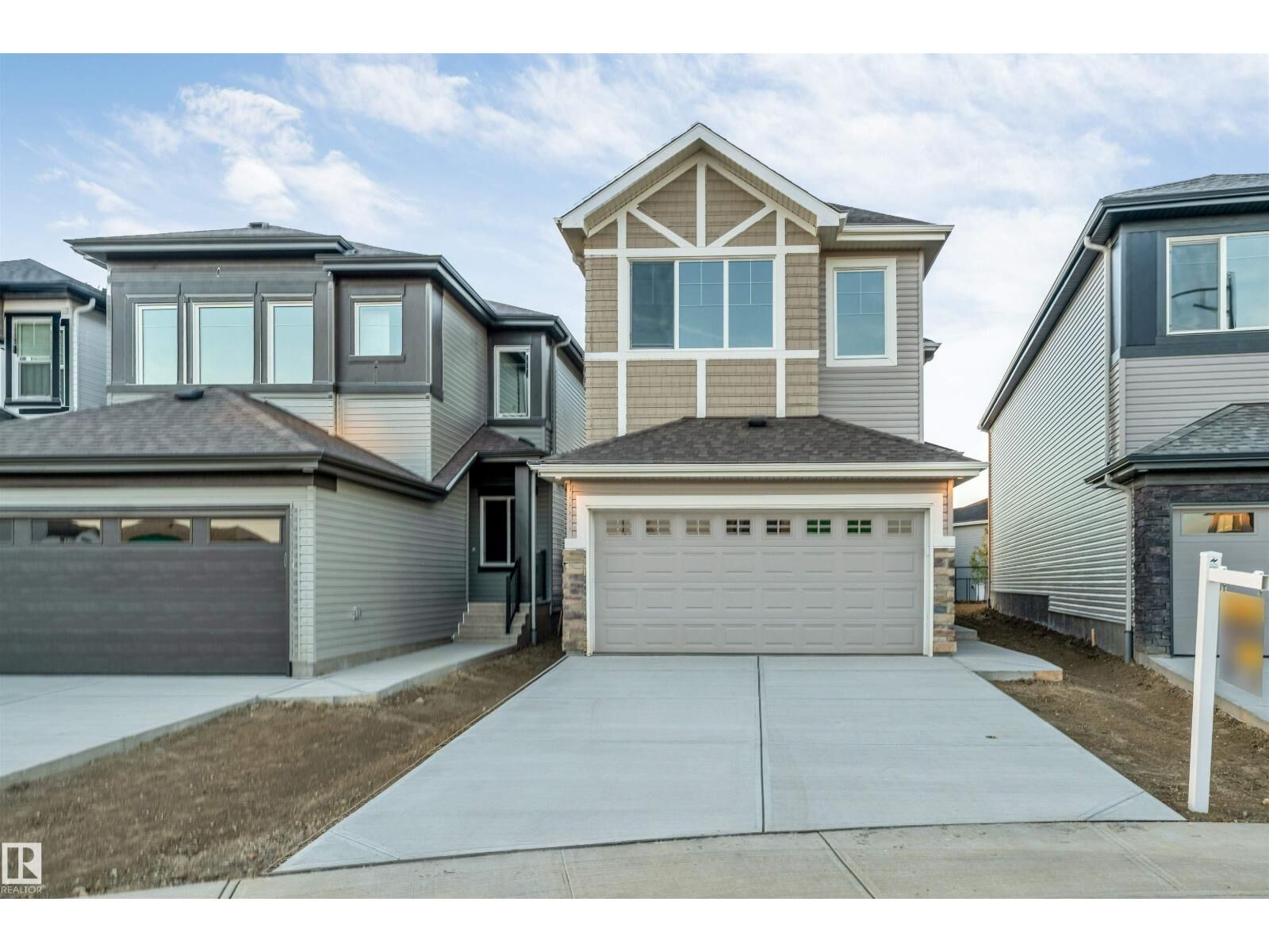 Property Photo:  904 17 Av NW  AB T6T 2X8 
