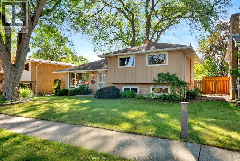 Property Photo:  6 Macmillan Crescent  ON N7M 4C8 