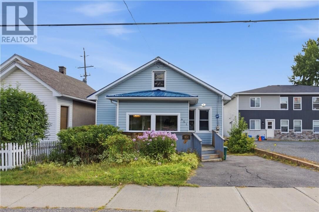 Property Photo:  451 Cartier Avenue  ON P3B 1C7 
