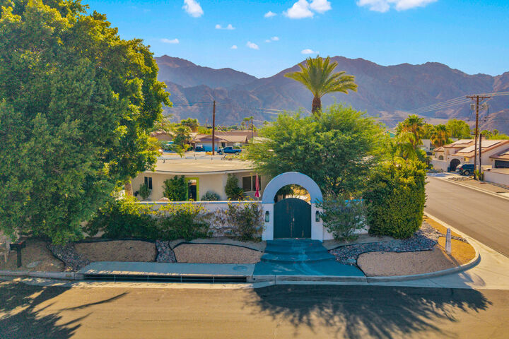 Property Photo:  53533 Avenida Mendoza  CA 92253 