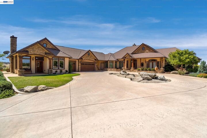Property Photo:  34310 Barn Owl Rd  CA 93653 