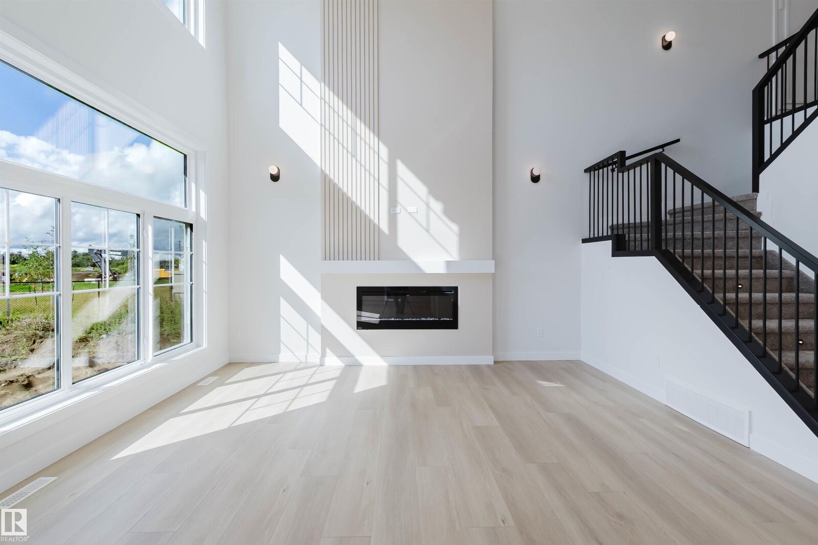 Property Photo:  211 Edgemont Green NW  AB T6M 3J6 