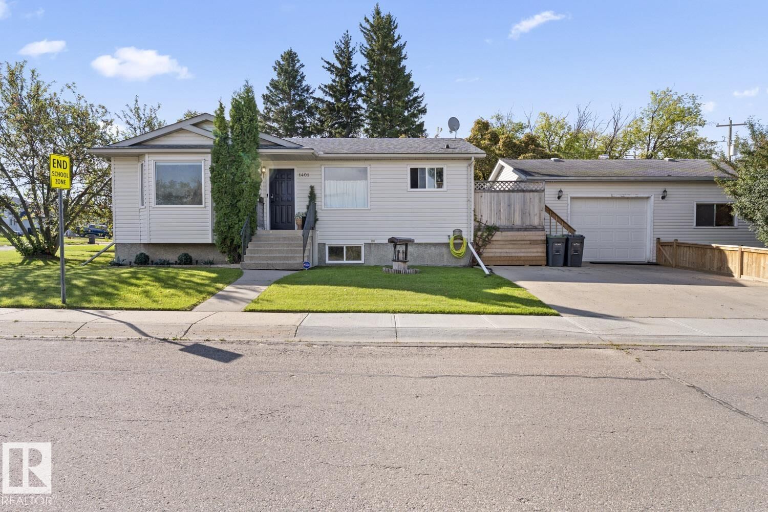Property Photo:  1401 9 Street  AB T9M 1J7 