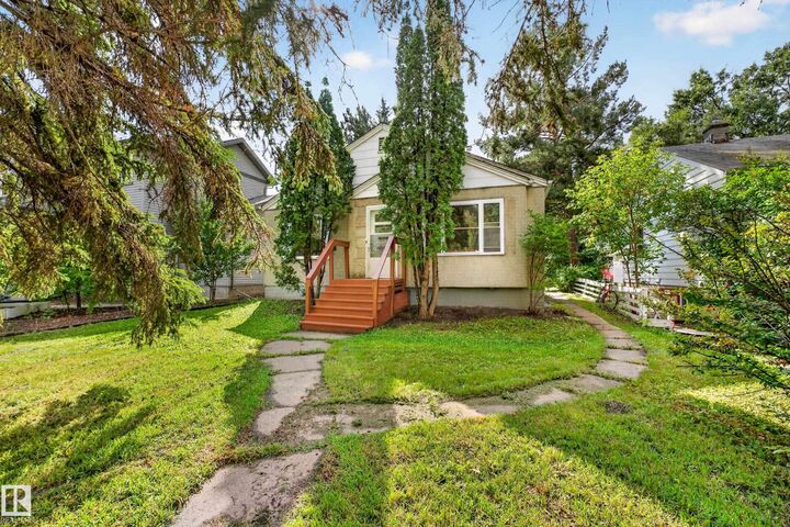 Property Photo:  11207 72 Avenue NW  AB T6G 0B4 
