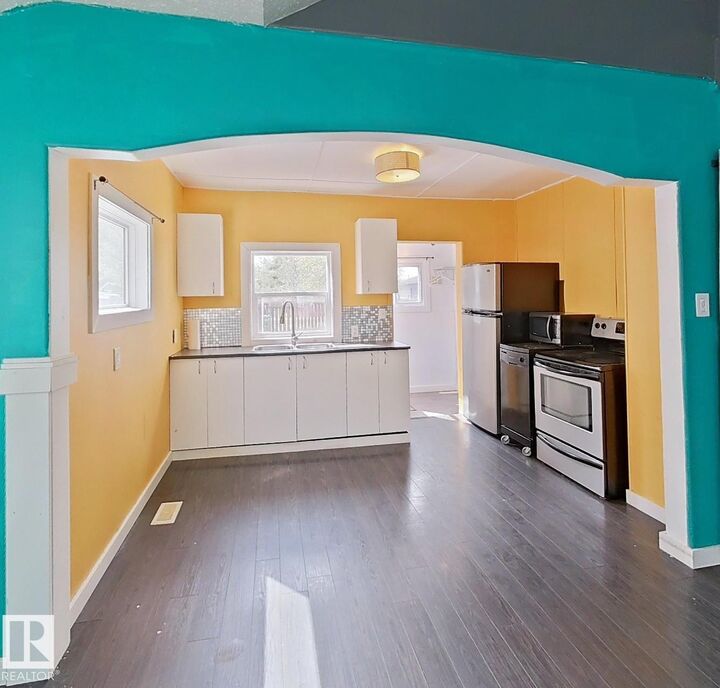 Property Photo:  12436 86 Street NW  AB T5B 3L4 
