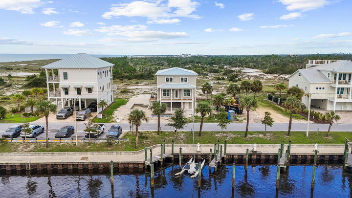 Property Photo: 136 Canal Pkwy FL 32456