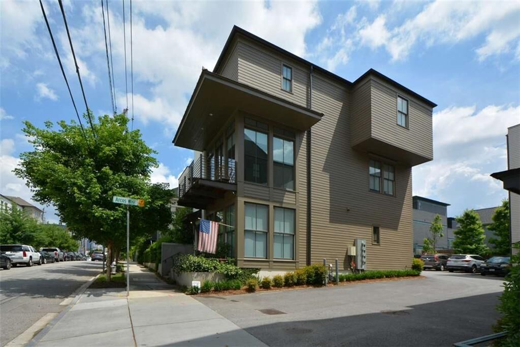 Property Photo:  698 Fraser Street 85  GA 30315 