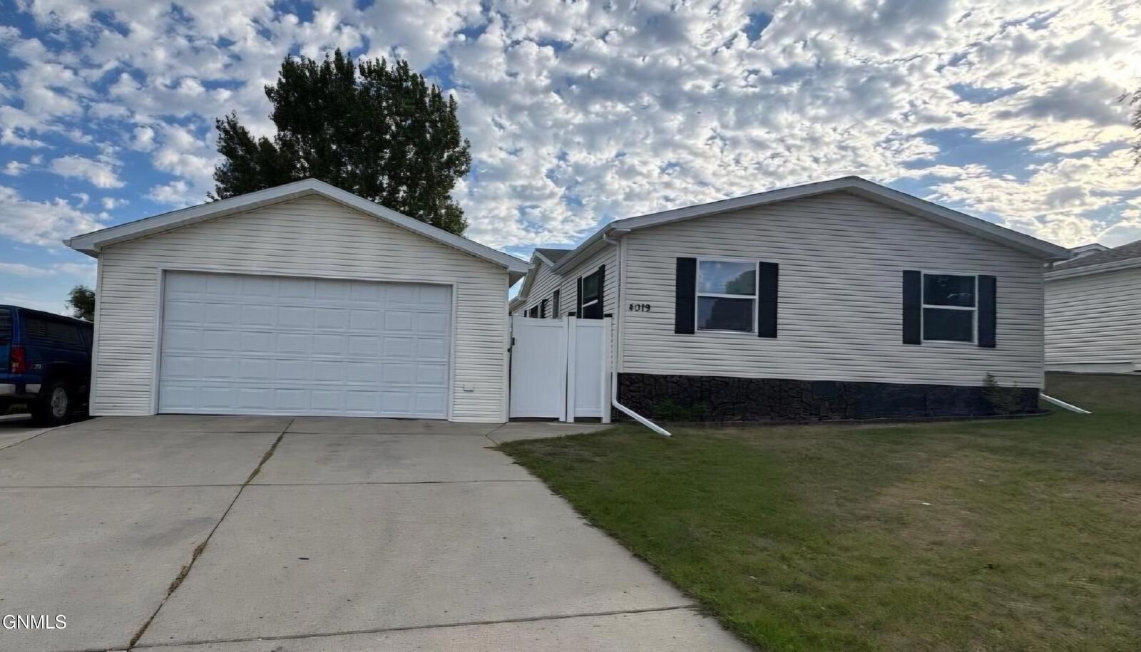 Property Photo:  4019 Chandler Lane  ND 58503 