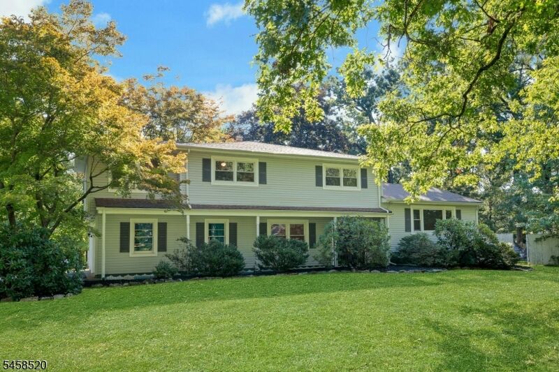 Property Photo:  15 Camelot Way  NJ 07054 