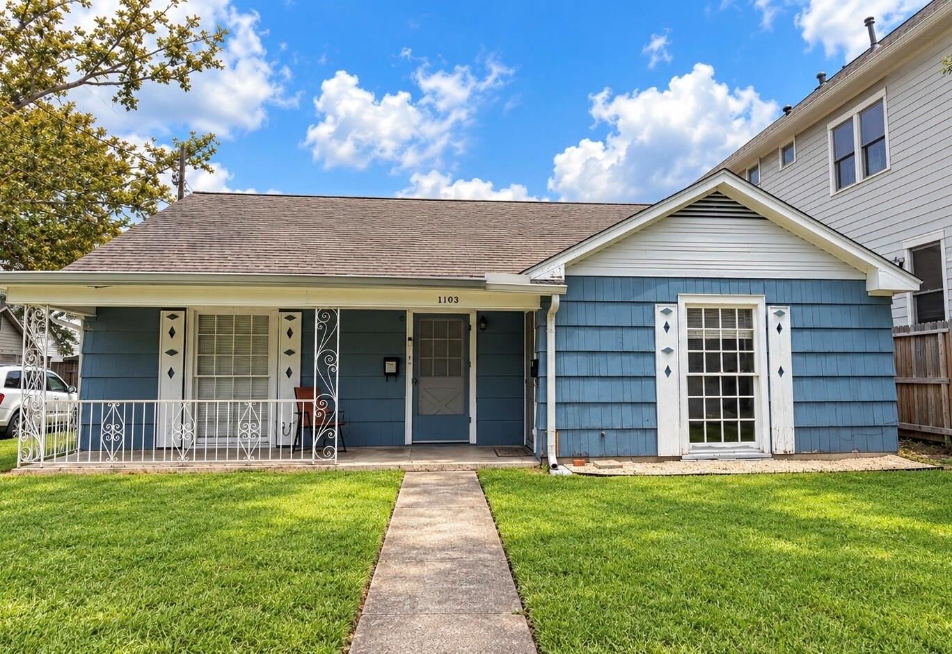 Property Photo: 1103 E 23rd Street 2 TX 77009