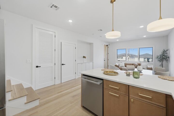 Property Photo:  98 Western Ave 1  NJ 07307 