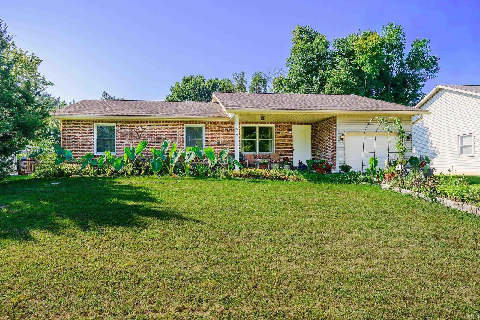 Property Photo:  1019 W Countryside Lane  IN 47403 