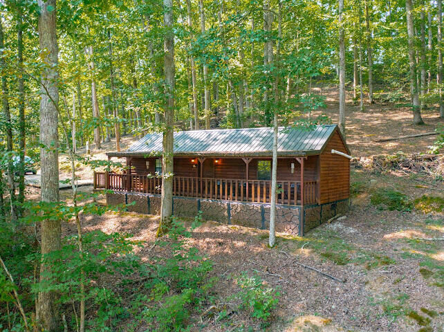 Property Photo:  411 Alum Cave Road  KY 40402 