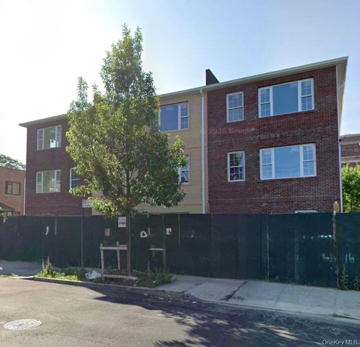 Property Photo:  1416 Oakley Street  NY 10469 