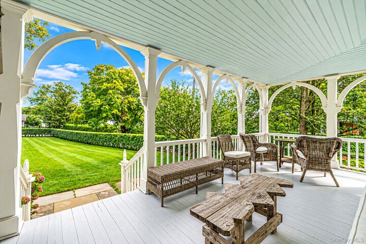 Property Photo:  13 Spring Garden Ave  NY 11965 