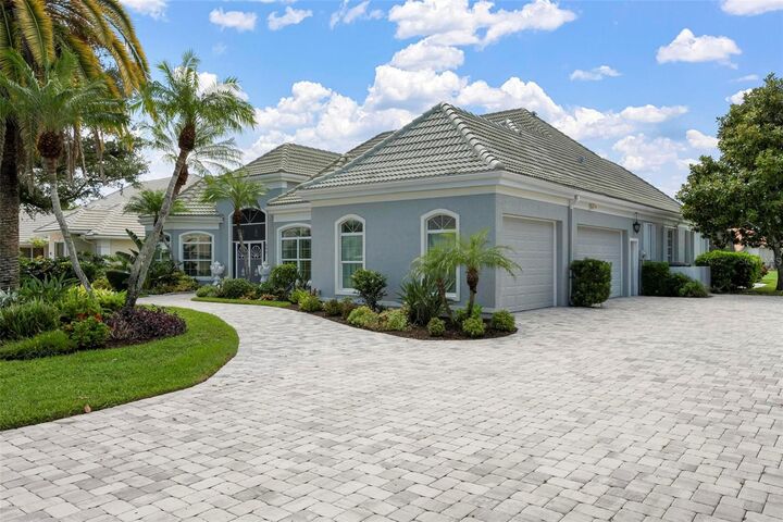 Property Photo: 434 Tremingham Way FL 34293