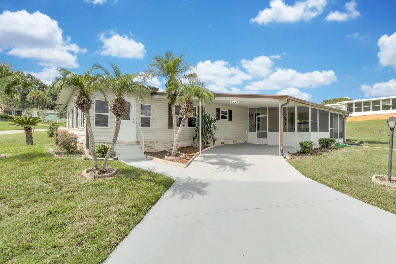 Property Photo: 2002 Live Oak Lane 14 FL 32798