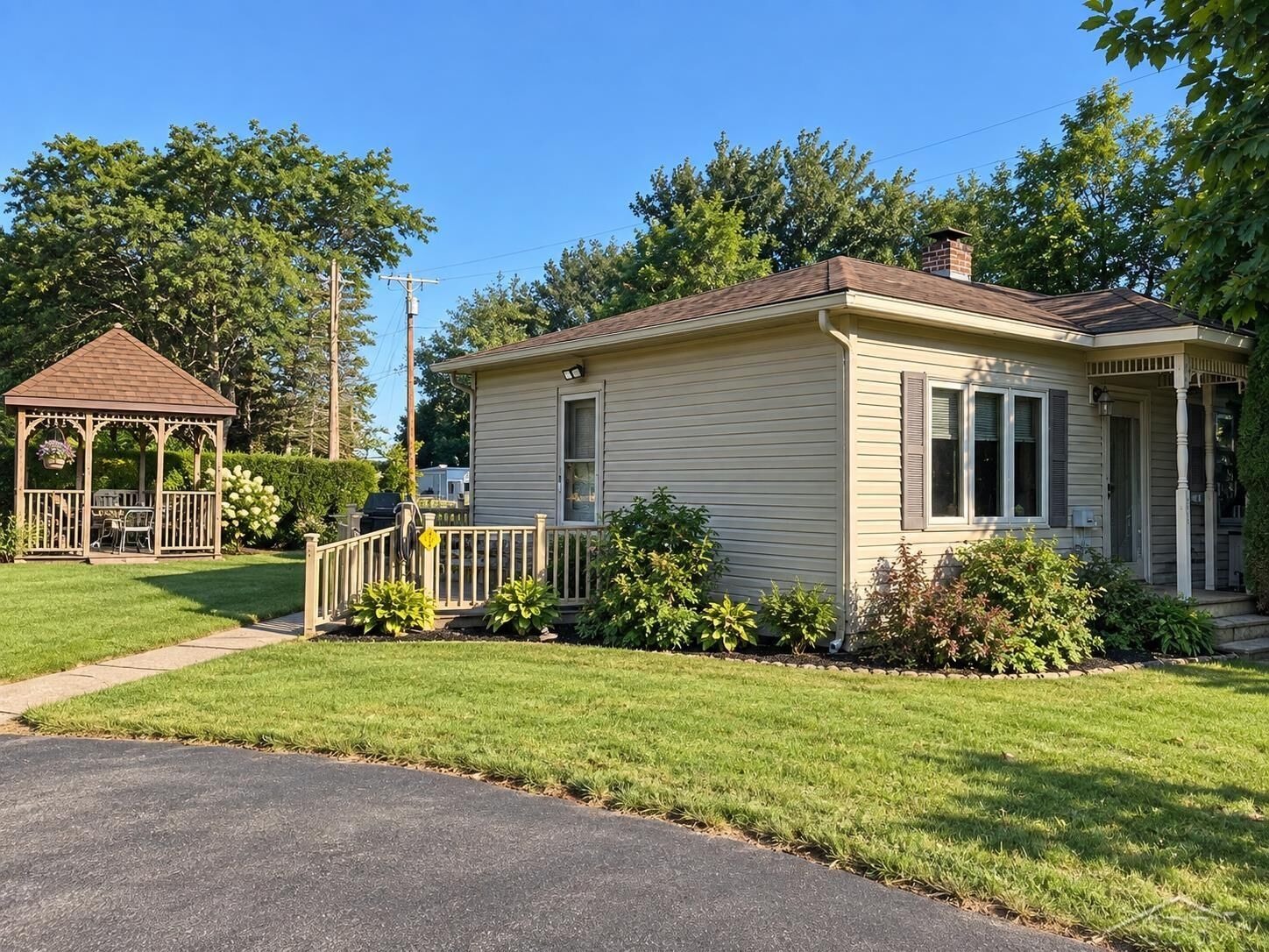 Property Photo: 506 N Elevator Road MI 48634