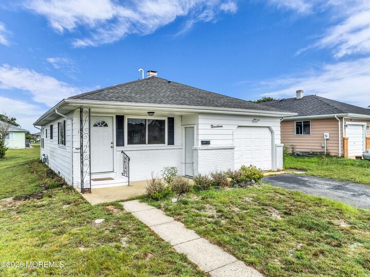 Property Photo:  19 Saint David Drive  NJ 08757 